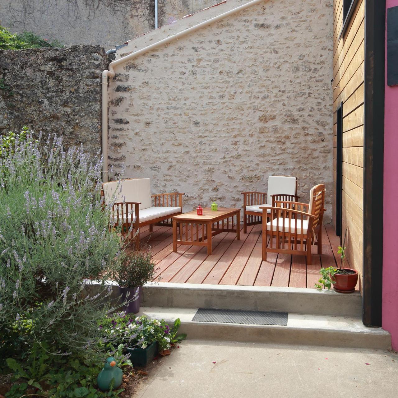 La Loge Des Fees Bed & Breakfast Latillé Dış mekan fotoğraf