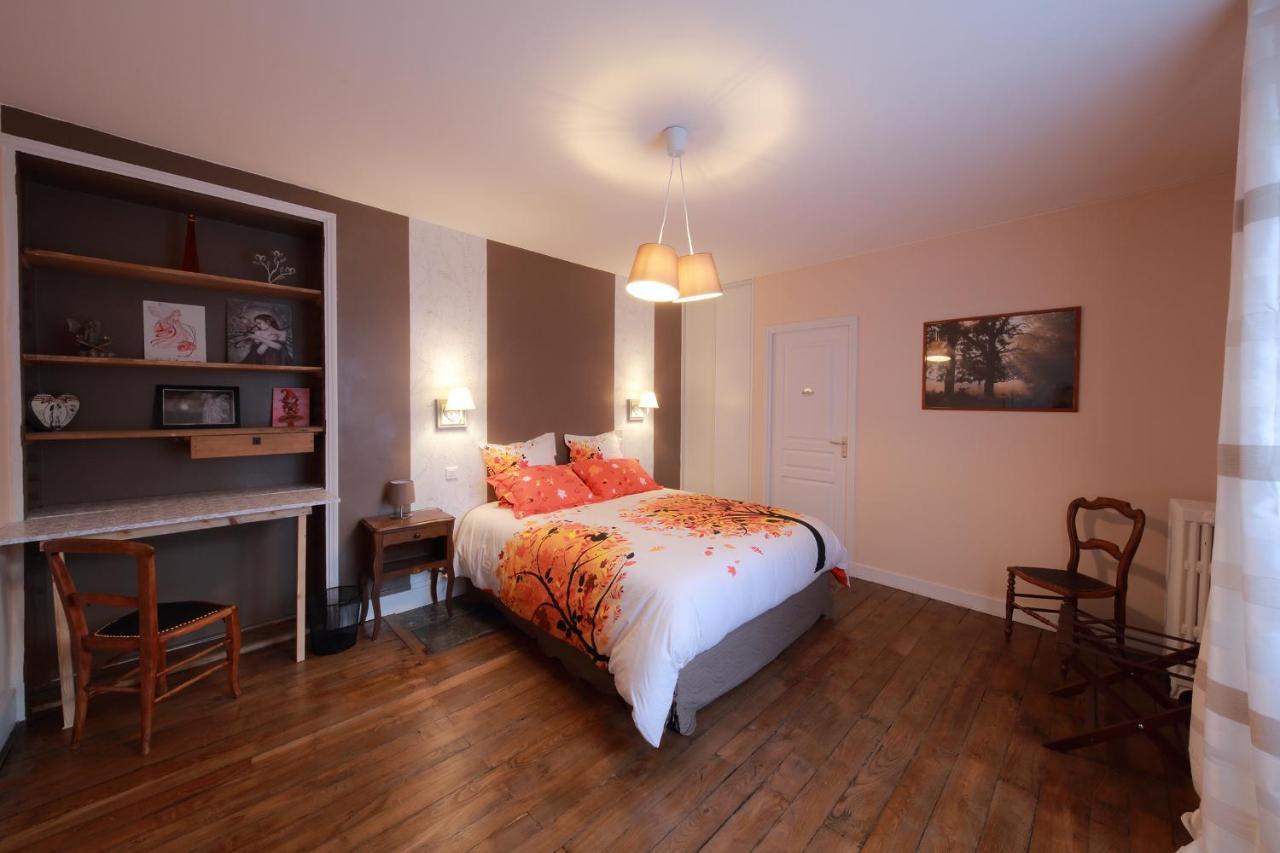 La Loge Des Fees Bed & Breakfast Latillé Dış mekan fotoğraf